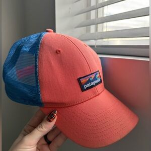 PATAGONIA WAVES LOGO MESH TRUCKER HAT - WOMENS - SNAPBACK
